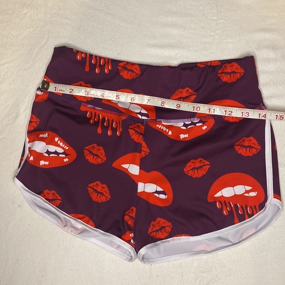 Highwaisted booty shorts - Picture 3 of 6